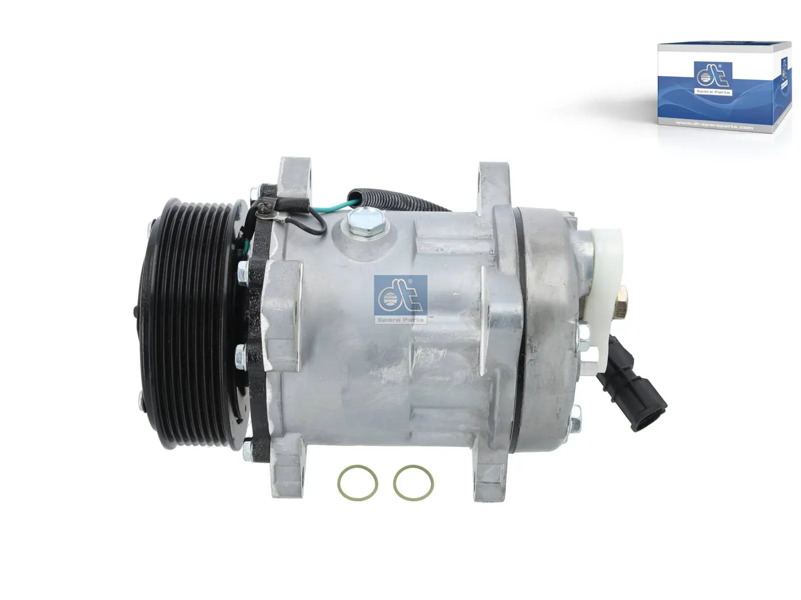 Compressor, air conditioning, oil filled
