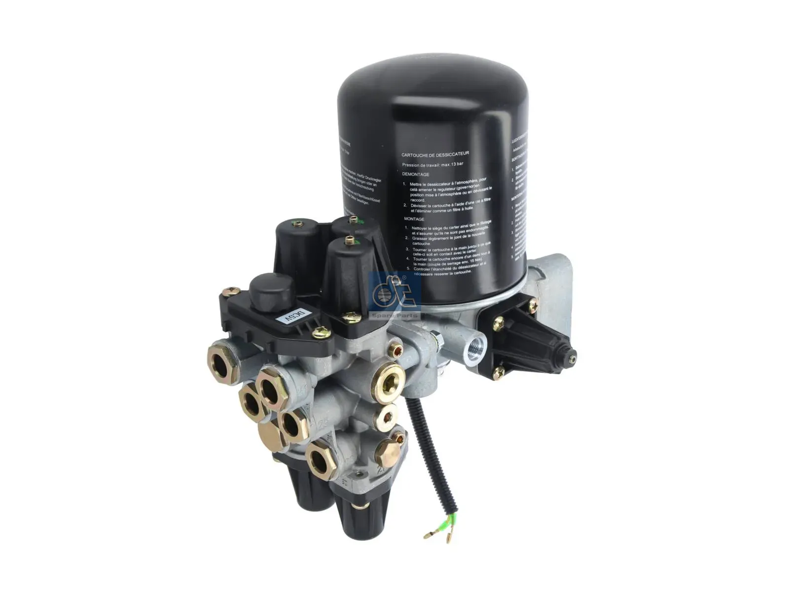 Air dryer, complete with valve, with heating unit